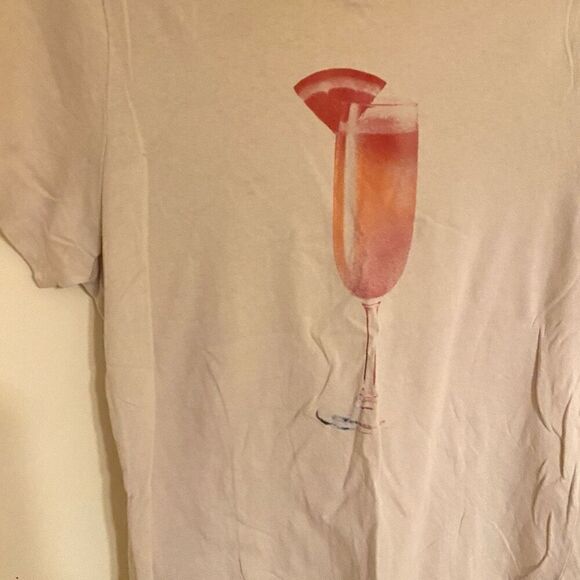 Old Navy Everywhere wine glass tan medium short sleeve tshirt - Picture 4 of 4